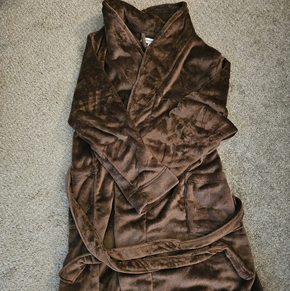 Amazon Essentials Soft Brown Plush Robe